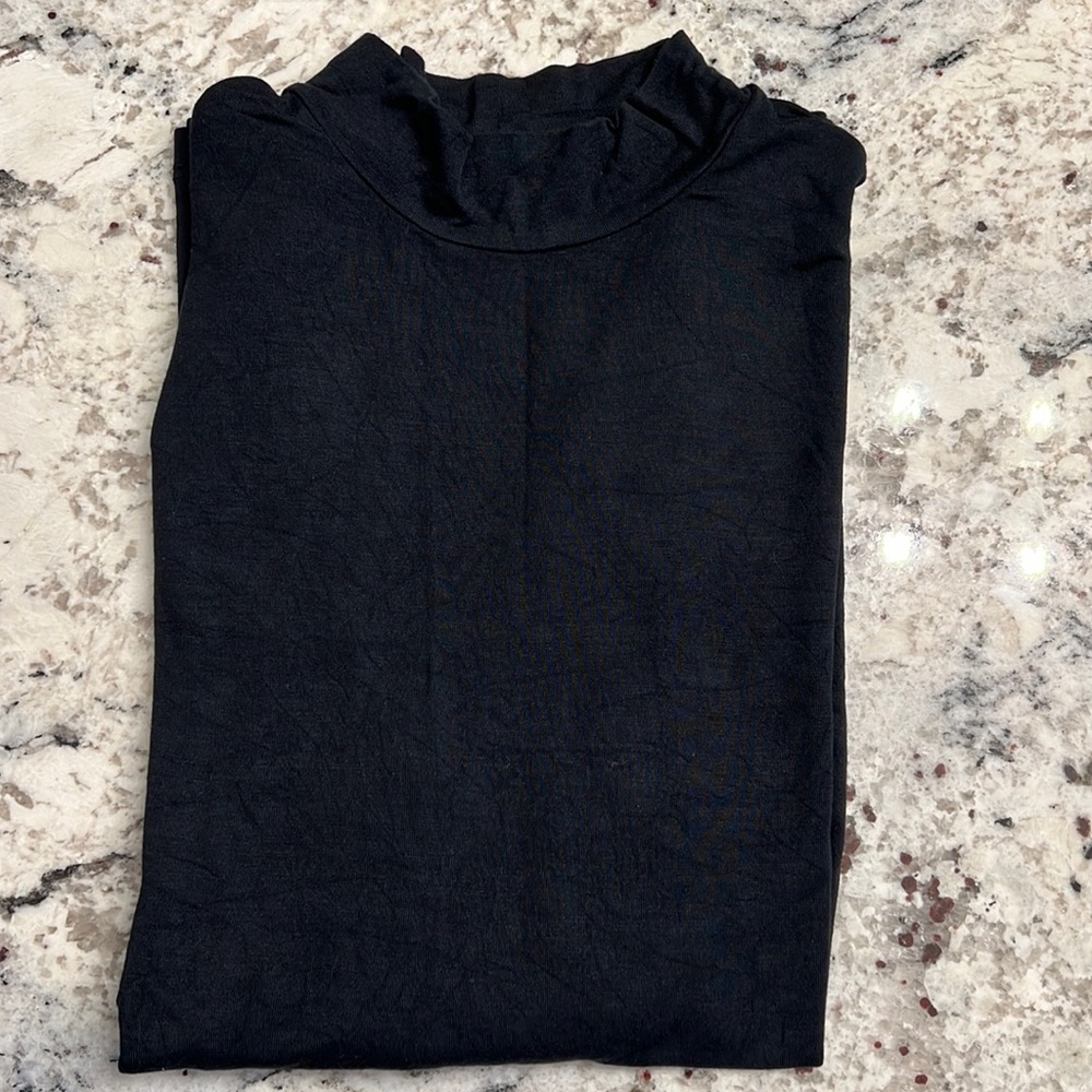 Softwear with Stretch Elbow Sleeve Mock Neck Size M NWOT